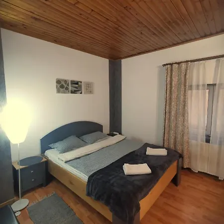 Fun House - Spacious Near Old Town Апартаменты *